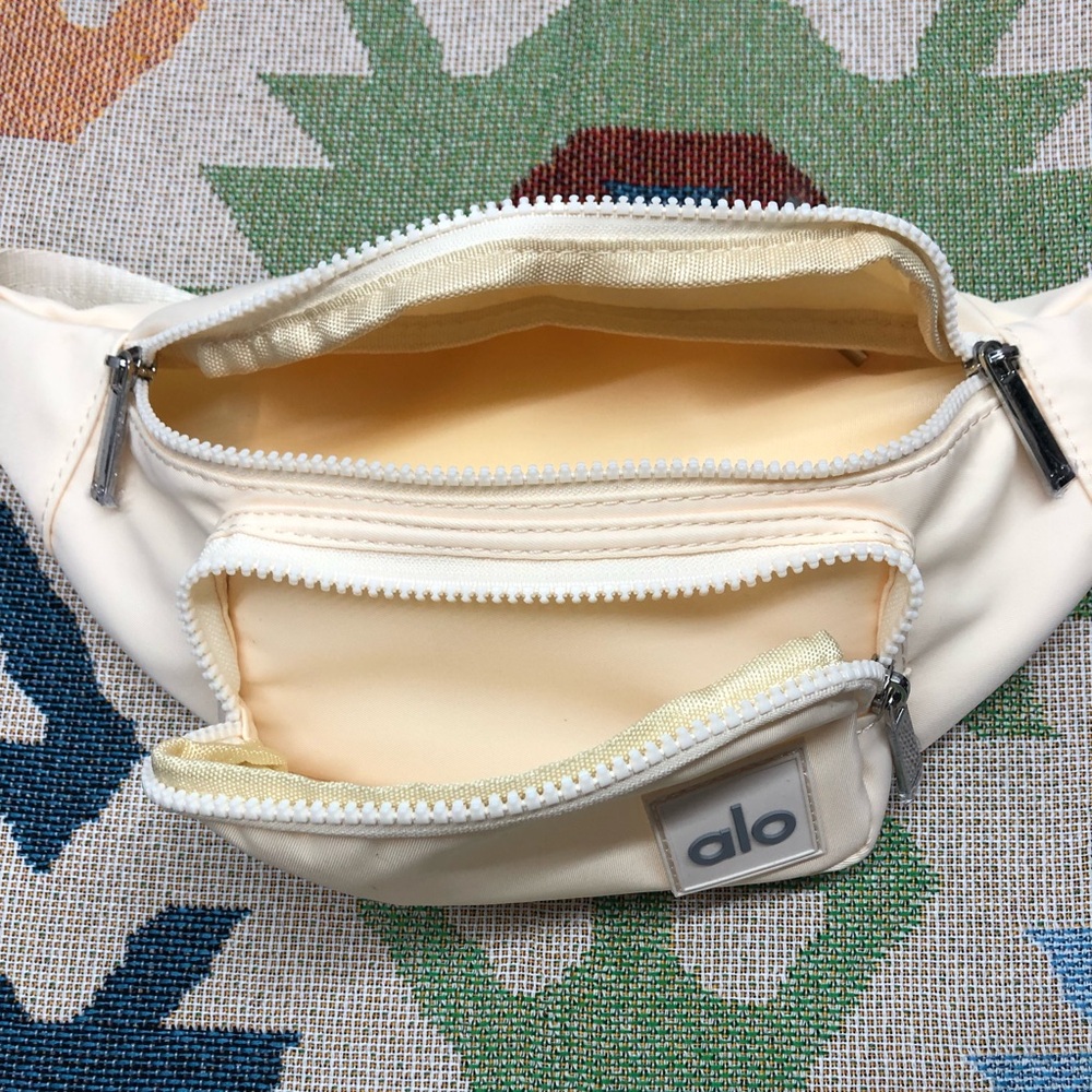 Alo Yoga Explorer Fanny Pack - Adjustable 3L Waist Bag - Picture 6 of 6